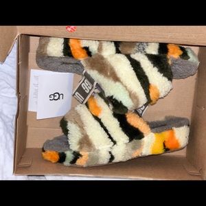 Olive Oh Yeah fluff authentic Ugg Slides In  box